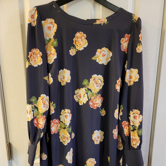 LOFT Dresses & Skirts - 🥧 LOFT midi shift dress - women's size L